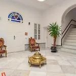 Amazing Apartment In Sevilla With Kitchen