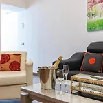 Amazing Apartment In Sevilla With Kitchen